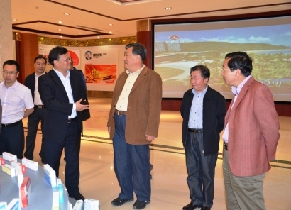 全國政協(xié)科教文衛(wèi)體委員會(huì)副主任、中國文聯(lián)副主席、中國音樂文學(xué)學(xué)會(huì)主席陳曉光參觀考察仁和集團(tuán)